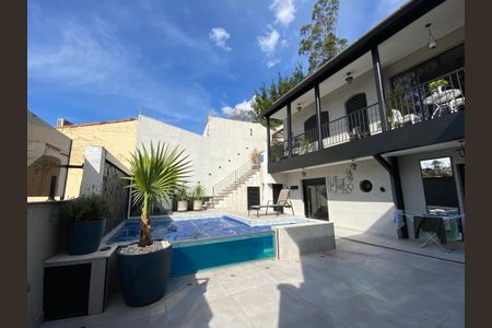 Casa à venda com 446m², 2 quartos e 3 vagas Casa à venda com 446m², 2 quartos e 3 vagasÁrea comum - Piscina