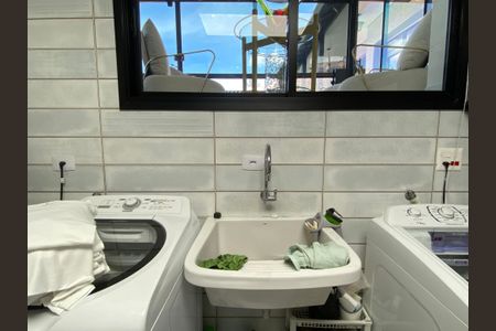 Casa à venda com 446m², 2 quartos e 3 vagas Casa à venda com 446m², 2 quartos e 3 vagasLavanderia