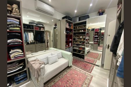 Casa à venda com 446m², 2 quartos e 3 vagas Casa à venda com 446m², 2 quartos e 3 vagasCloset da suíte 1