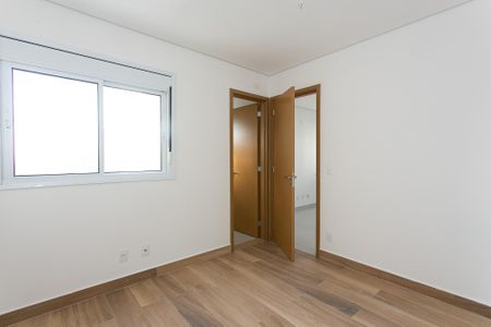 Apartamento à venda com 81m², 3 quartos e 2 vagasSuíte 2