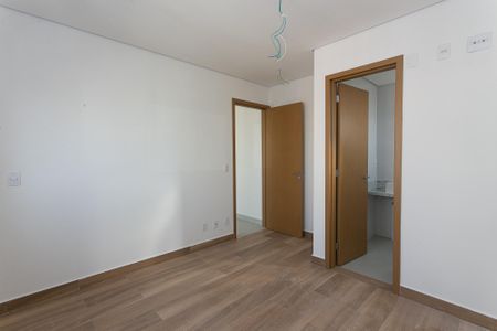 Apartamento à venda com 81m², 3 quartos e 2 vagasSuíte 1