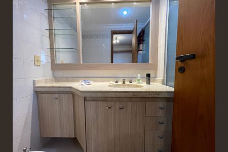 Apartamento à venda com 120m², 3 quartos e 3 vagasBanheiro da Suíte 2