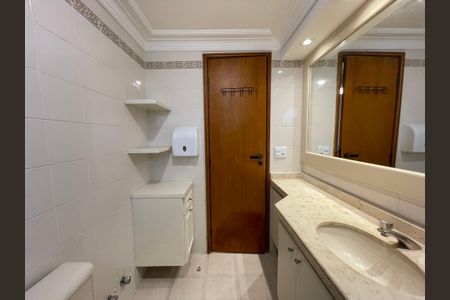 Apartamento à venda com 120m², 3 quartos e 3 vagasBanheiro da Suíte 1