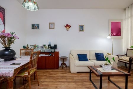 Casa à venda com 135m², 2 quartos e 2 vagas Casa à venda com 135m², 2 quartos e 2 vagasSala