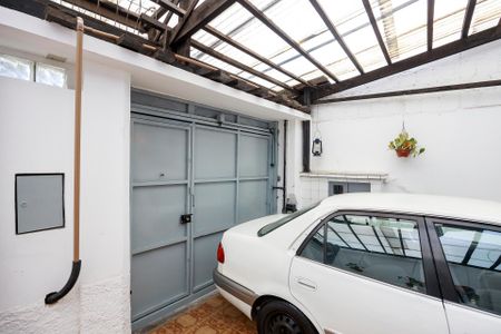 Casa à venda com 135m², 2 quartos e 2 vagas Casa à venda com 135m², 2 quartos e 2 vagasGaragem