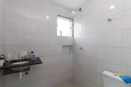 Banheiro de casa de condomínio para alugar com 1 quarto, 38m² em Guaianases, São Paulo