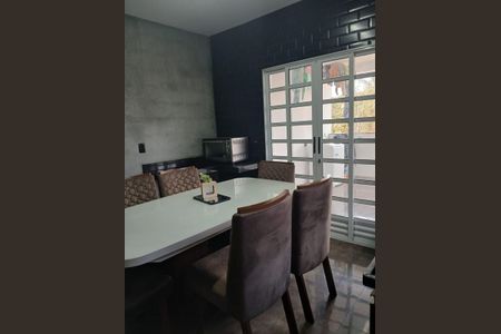 Casa à venda com 200m², 2 quartos e 2 vagas