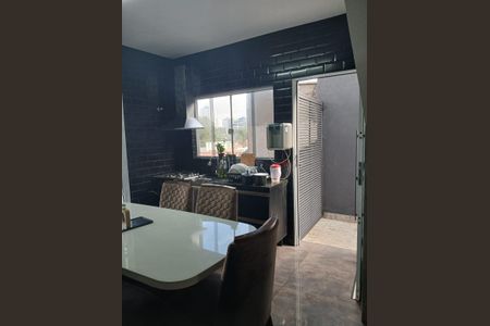 Casa à venda com 200m², 2 quartos e 2 vagas