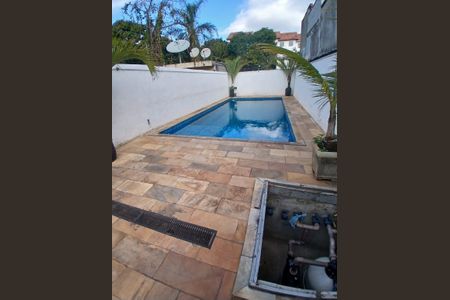 Casa à venda com 200m², 2 quartos e 2 vagas