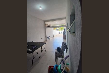 Casa à venda com 200m², 2 quartos e 2 vagas