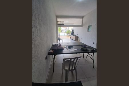 Casa à venda com 200m², 2 quartos e 2 vagas