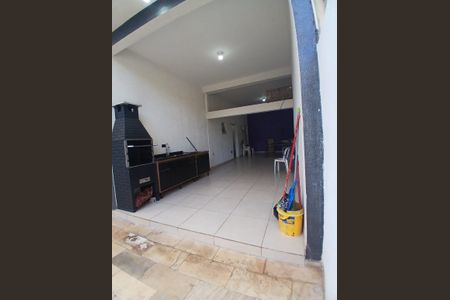 Casa à venda com 200m², 2 quartos e 2 vagas