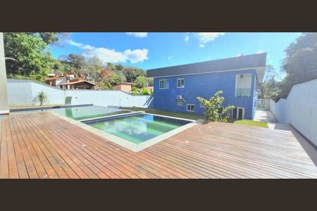 Casa de condomínio à venda com 800m², 5 quartos e 2 vagas Casa de condomínio à venda com 800m², 5 quartos e 2 vagasÁrea Externa