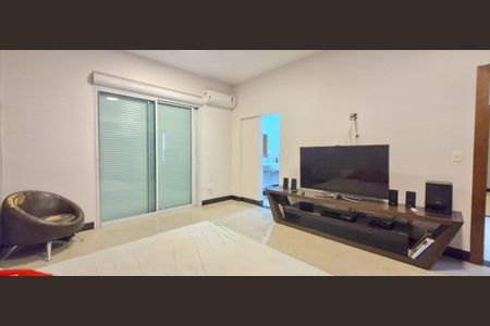 Casa de condomínio à venda com 800m², 5 quartos e 2 vagas Casa de condomínio à venda com 800m², 5 quartos e 2 vagasSuíte 2