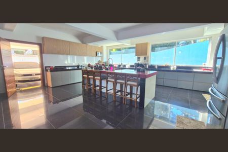 Casa de condomínio à venda com 800m², 5 quartos e 2 vagas Casa de condomínio à venda com 800m², 5 quartos e 2 vagasCozinha