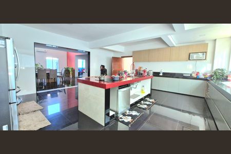 Casa de condomínio à venda com 800m², 5 quartos e 2 vagas Casa de condomínio à venda com 800m², 5 quartos e 2 vagasCozinha