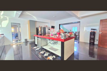 Casa de condomínio à venda com 800m², 5 quartos e 2 vagas Casa de condomínio à venda com 800m², 5 quartos e 2 vagasCozinha