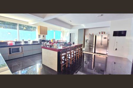 Casa de condomínio à venda com 800m², 5 quartos e 2 vagas Casa de condomínio à venda com 800m², 5 quartos e 2 vagasCozinha