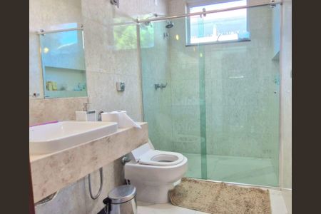 Casa de condomínio à venda com 800m², 5 quartos e 2 vagas Casa de condomínio à venda com 800m², 5 quartos e 2 vagasBanheiro