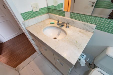 Apartamento à venda com 80m², 3 quartos e 2 vagasBanheiro da suíte