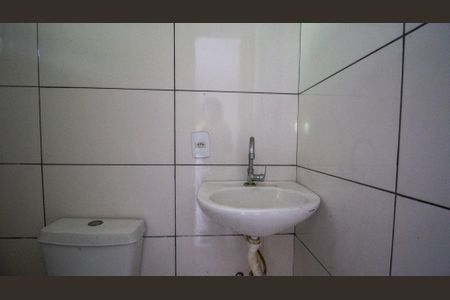 Banheiro de casa para alugar com 1 quarto, 54m² em Vargem Pequena, Rio de Janeiro