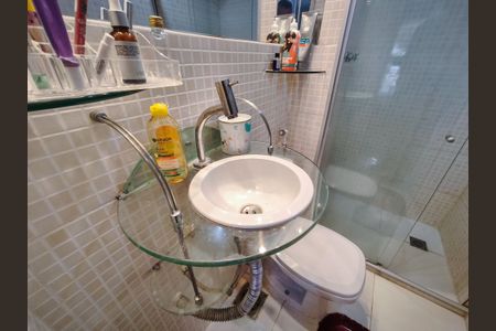 Apartamento à venda com 68m², 2 quartos e 1 vagaBanheiro Corredor