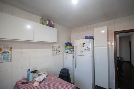 Casa à venda com 330m², 5 quartos e 2 vagas Casa à venda com 330m², 5 quartos e 2 vagasCozinha 2