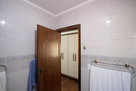 Casa à venda com 330m², 5 quartos e 2 vagas Casa à venda com 330m², 5 quartos e 2 vagasBanheiro da Suíte 2