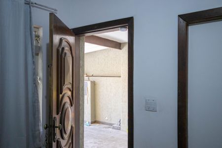 Casa à venda com 330m², 5 quartos e 2 vagas Casa à venda com 330m², 5 quartos e 2 vagasHall