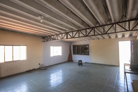 Casa à venda com 330m², 5 quartos e 2 vagas Casa à venda com 330m², 5 quartos e 2 vagasÁrea comum