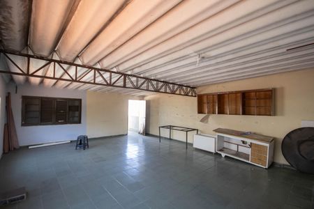 Casa à venda com 330m², 5 quartos e 2 vagas Casa à venda com 330m², 5 quartos e 2 vagasÁrea comum