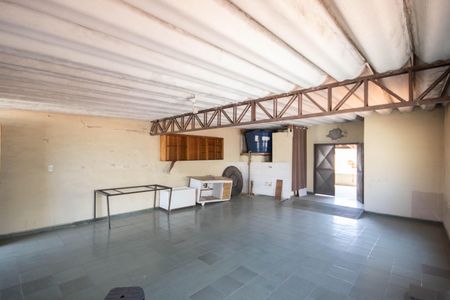 Casa à venda com 330m², 5 quartos e 2 vagas Casa à venda com 330m², 5 quartos e 2 vagasÁrea comum