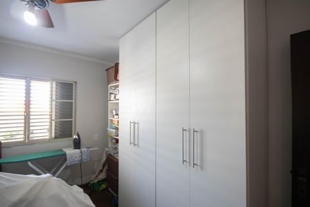 Casa à venda com 330m², 5 quartos e 2 vagas Casa à venda com 330m², 5 quartos e 2 vagasSuíte