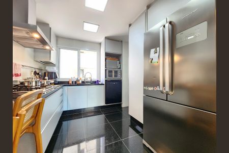 Apartamento à venda com 126m², 4 quartos e 3 vagas Apartamento à venda com 126m², 4 quartos e 3 vagasCozinha