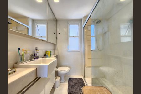 Apartamento à venda com 126m², 4 quartos e 3 vagas Apartamento à venda com 126m², 4 quartos e 3 vagasBanheiro da Suíte 1