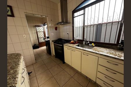 Casa à venda com 300m², 4 quartos e 6 vagasCozinha