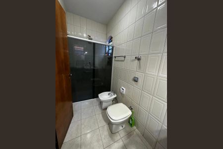 Casa à venda com 300m², 4 quartos e 6 vagasBanheiro 1