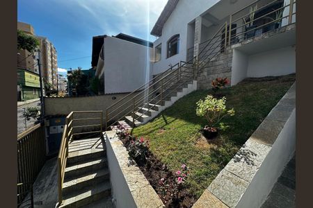 Casa à venda com 300m², 4 quartos e 6 vagasÁrea Externa