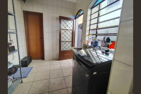 Casa à venda com 300m², 4 quartos e 6 vagasÁrea de Serviço