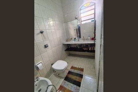 Casa à venda com 300m², 4 quartos e 6 vagasBanheiro 2