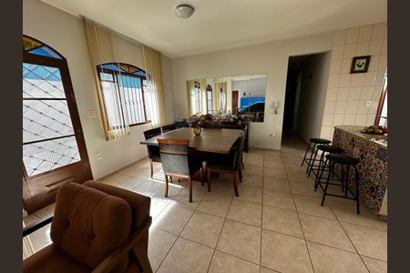 Casa à venda com 300m², 4 quartos e 6 vagasSala de Jantar