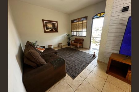 Casa à venda com 300m², 4 quartos e 6 vagasSala