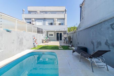 Casa à venda com 180m², 3 quartos e 4 vagas Casa à venda com 180m², 3 quartos e 4 vagasQuintal