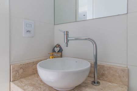 Casa à venda com 180m², 3 quartos e 4 vagas Casa à venda com 180m², 3 quartos e 4 vagasBanheiro Social 2