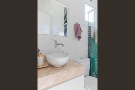 Casa à venda com 180m², 3 quartos e 4 vagas Casa à venda com 180m², 3 quartos e 4 vagasBanheiro Social 2