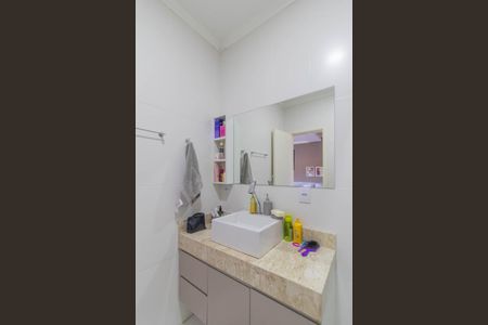 Casa à venda com 180m², 3 quartos e 4 vagas Casa à venda com 180m², 3 quartos e 4 vagasBanheiro da Suíte