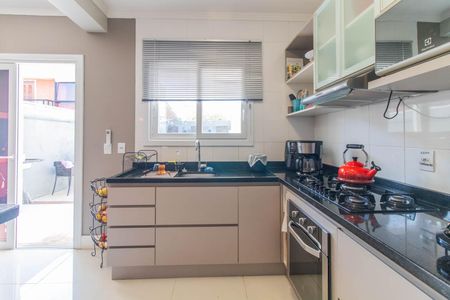 Casa à venda com 180m², 3 quartos e 4 vagas Casa à venda com 180m², 3 quartos e 4 vagasCozinha