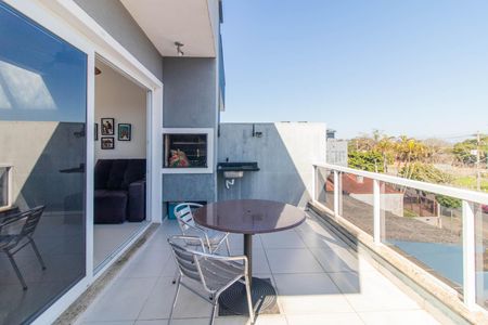 Casa à venda com 180m², 3 quartos e 4 vagas Casa à venda com 180m², 3 quartos e 4 vagasVaranda