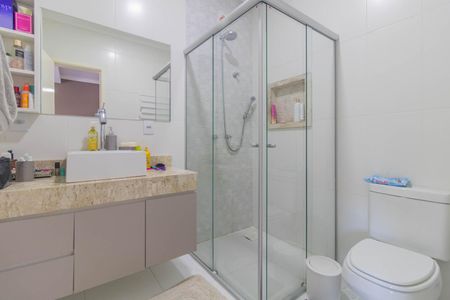 Casa à venda com 180m², 3 quartos e 4 vagas Casa à venda com 180m², 3 quartos e 4 vagasBanheiro da Suíte