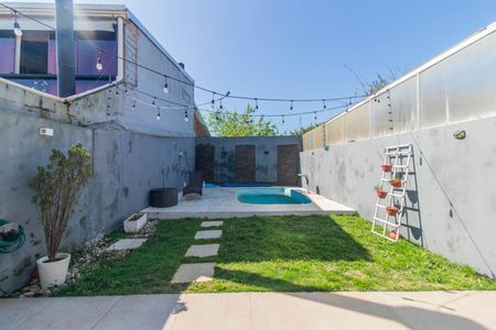 Casa à venda com 180m², 3 quartos e 4 vagas Casa à venda com 180m², 3 quartos e 4 vagasQuintal